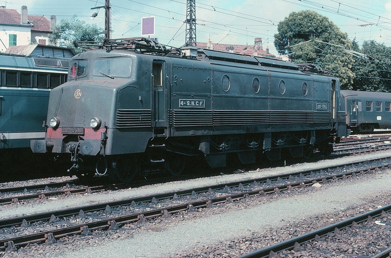 fsncf18071978dax2d25546hf2.jpg