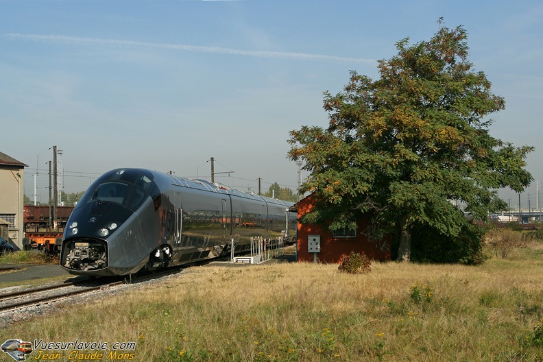 Alstom_AGV-Pegase_2008-10-10_Villeneuve-94_1_VSLV.jpg