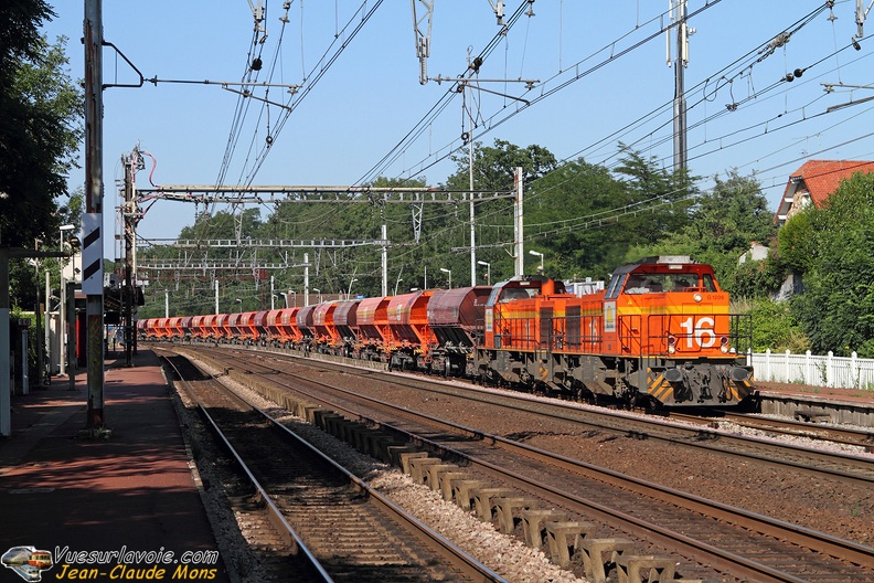 Colas-Rail_G-1206_2010-07-08_Ste-Genevieve-des-Bois-91_VSLV.jpg