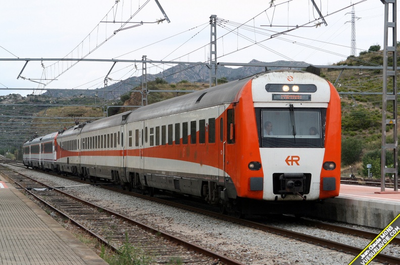 Renfe_448-UM_2007-08-24_Llanca_a_VSLV.jpg