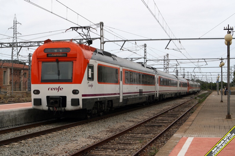 Renfe_448-UM_2007-08-24_Llanca_b_VSLV.jpg