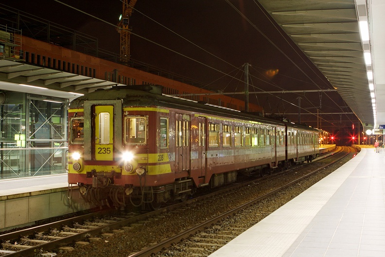 SNCB_AM63-235_2009-11-10_Bruges-Belgique_VSLV.jpg