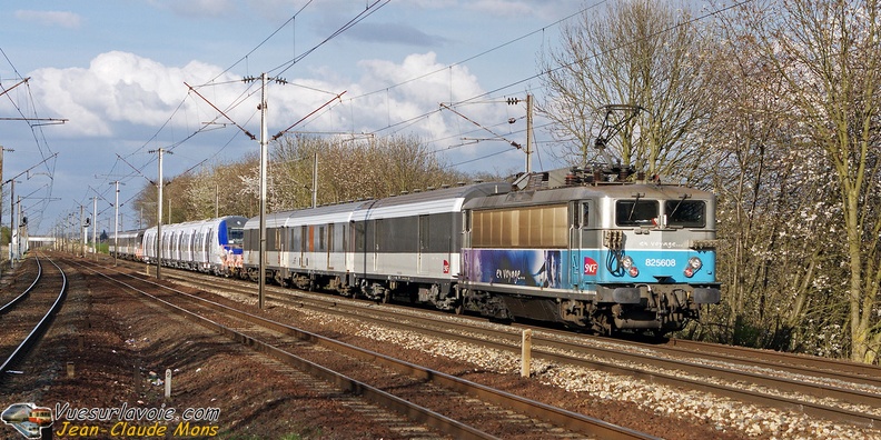 SNCF_25608_2009-04-07_Les-Noues-95_VSLV.jpg
