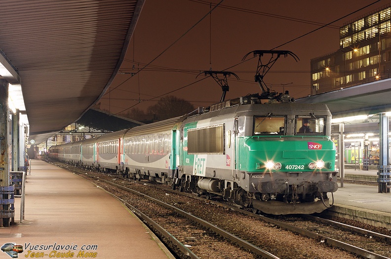 SNCF_7242_2008-12-16_Paris-Austerlitz_VSLV.jpg