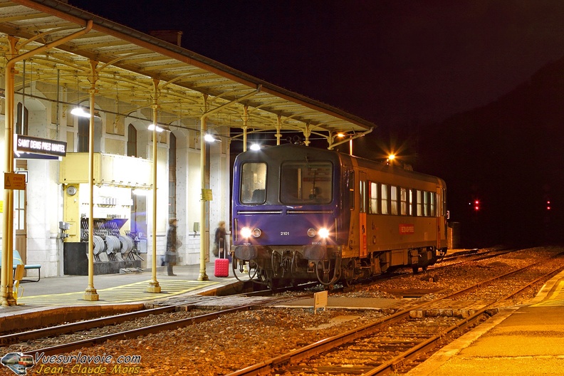 SNCF_X2101_2009-12-30_Saint-Denis-pres-Martel-46_VSLV.jpg