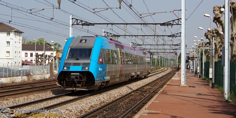 SNCF_X72519-520_2009-04-22_Saint-Michel-sur-Orge-91_VSLV.jpg