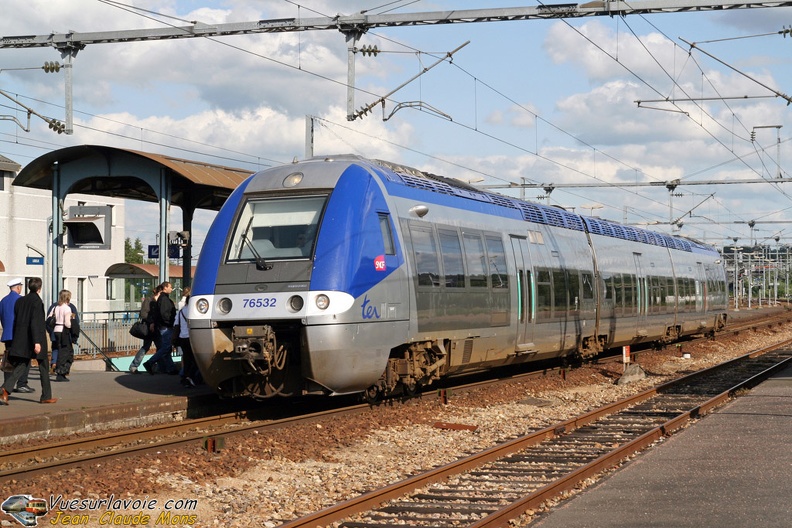 SNCF_X76532_2007-05-29_Lisieux-14_VSLV.jpg