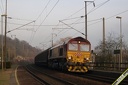 Class 66042 et train d'eau