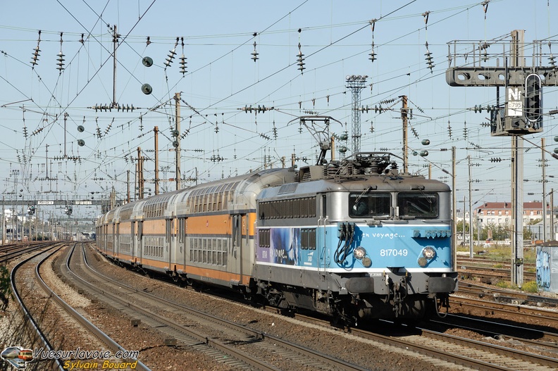 091014_SNCF_-_BB_17049_VB2N_-_Pont_Cardinet.jpg