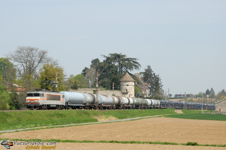 100421_DSC_1754_SNCF_-_BB_7437_-_Fleurville.jpg