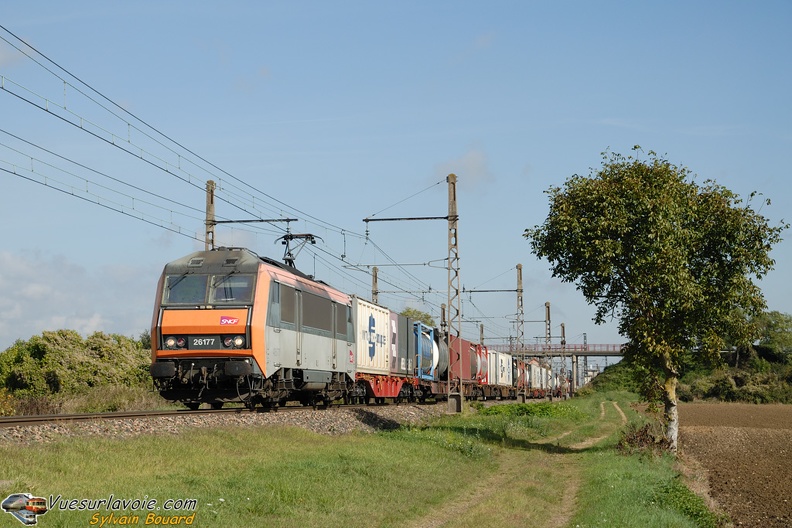 101001_DSC_2747_SNCF_-_BB_26177_-_Meursault.jpg