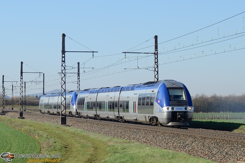110321_DSC0119_SNCF_-_X_76769-76770_-_Meursault.jpg