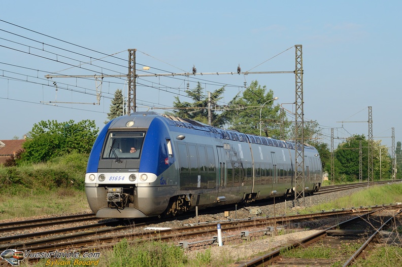 110502_DSC_0557_SNCF_-_B_81653_-_Vonnas.jpg