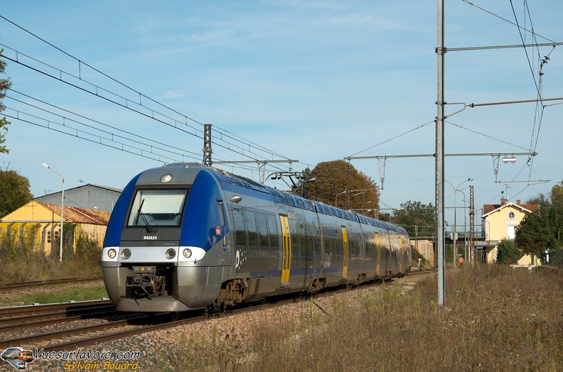 110921_DSC_1441_SNCF_-_B_82629_-_Vonnas.jpg