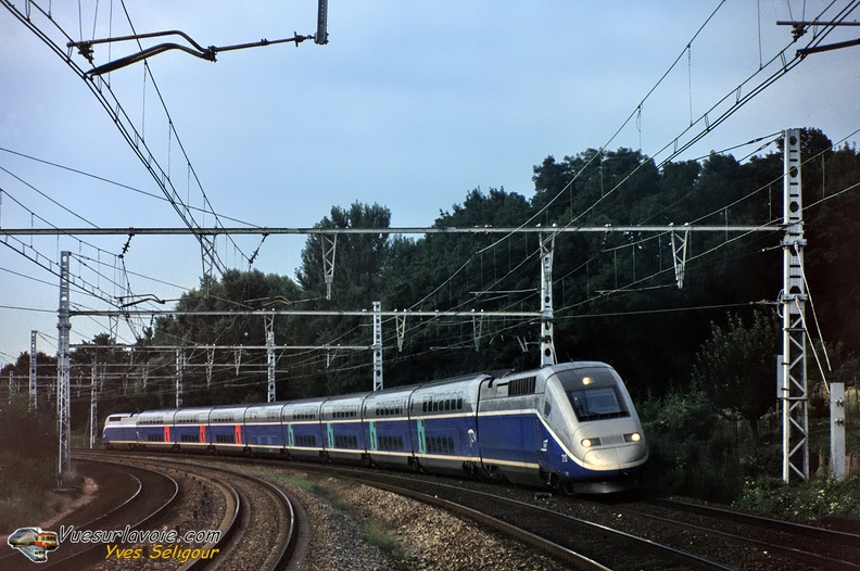 YS_-_TGV_Duplex_213_Ternay_direction_St_Etienne_Aout_2001.jpg