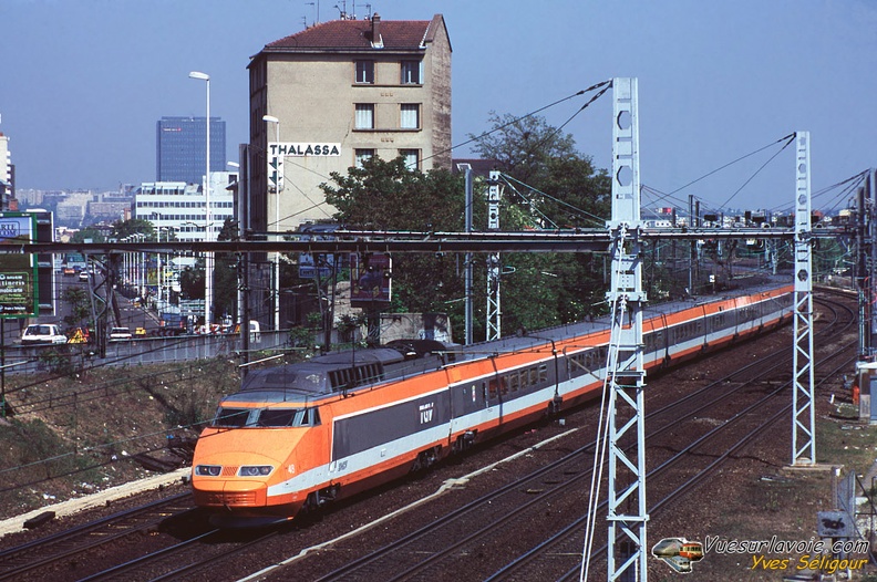 YS_-_TGV_SE_48_UM_quitte_LPD_pour_LPR_Mai_1997.jpg