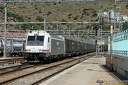 RENFE 253-084 et Train Ford à Port-Bou