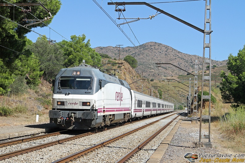 +Renfe_252-057_2010-08-25_Platja-de-Garbet_IDR.jpg