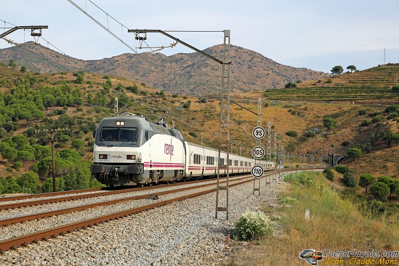 +Renfe_252-075_2013-08-29_Platja-de-Garbet-Espagne_IDR.jpg