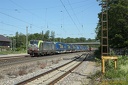 Vectron 475 405 BLS et remorques routières à Riegel