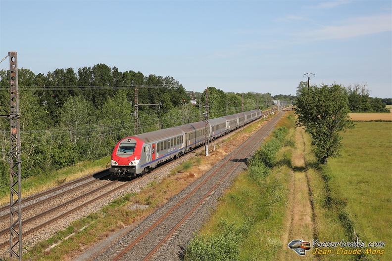 +SNCF_Voiture-B5_2021-06-12_Sennecey-le-Grand-71_VSLV.jpg