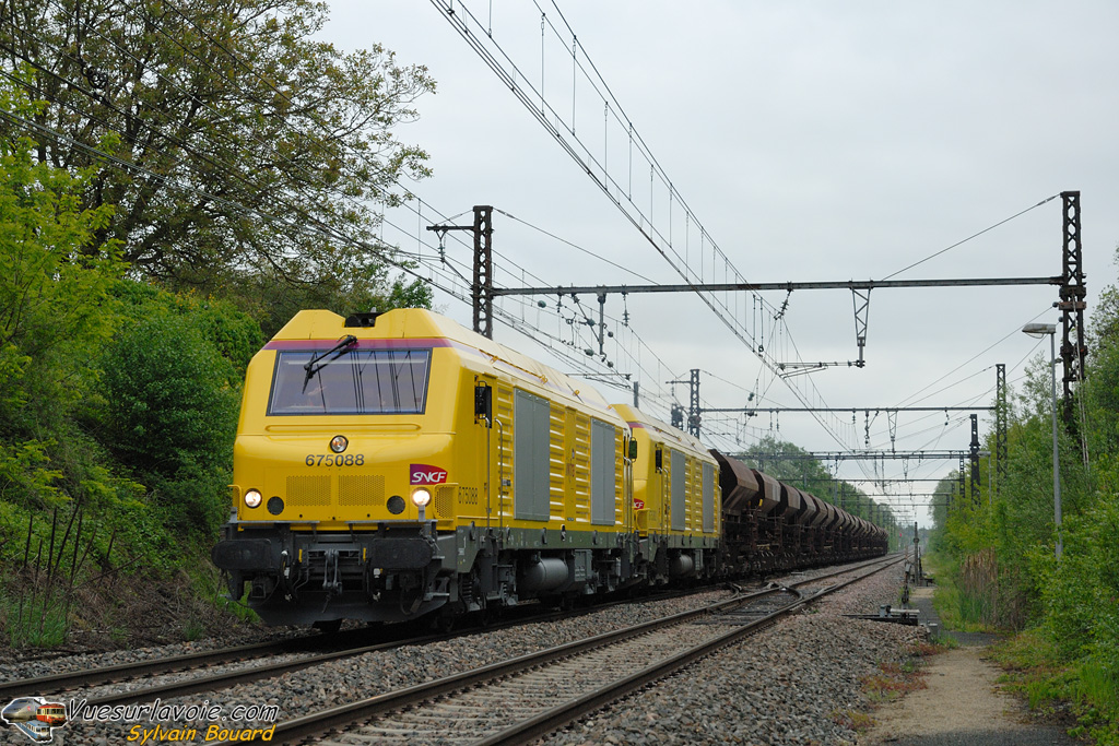 100506_DSC_1774_SNCF_-_BB_75088_-_Vonnas.jpg